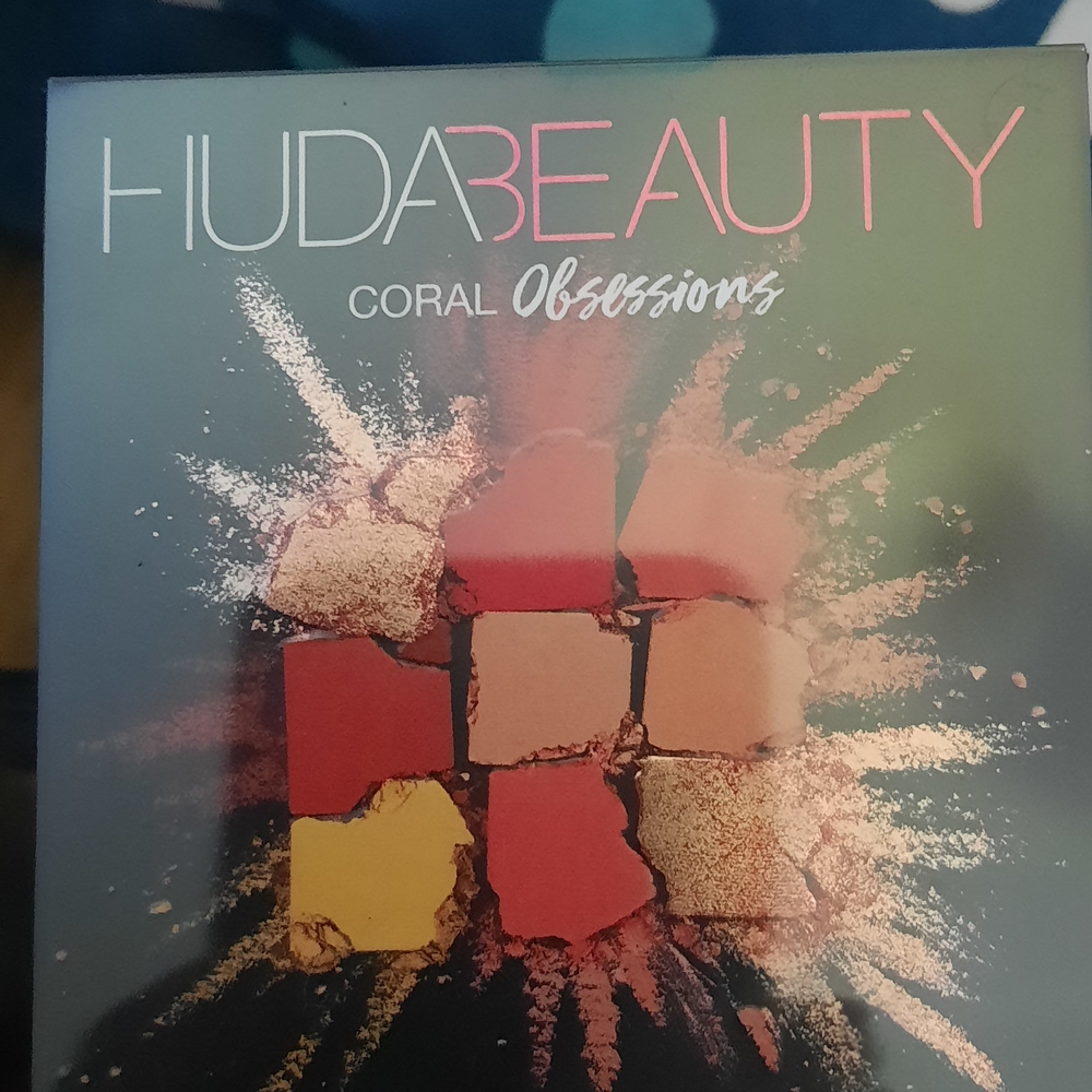 HUDA BEAUTY Coral Obsessions Eyeshadow Palette